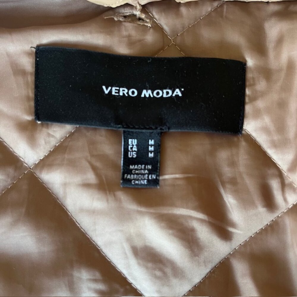 Quilted Camel Mid-length Coat with Shearling Collar | Size Medium - Picture 11 of 13